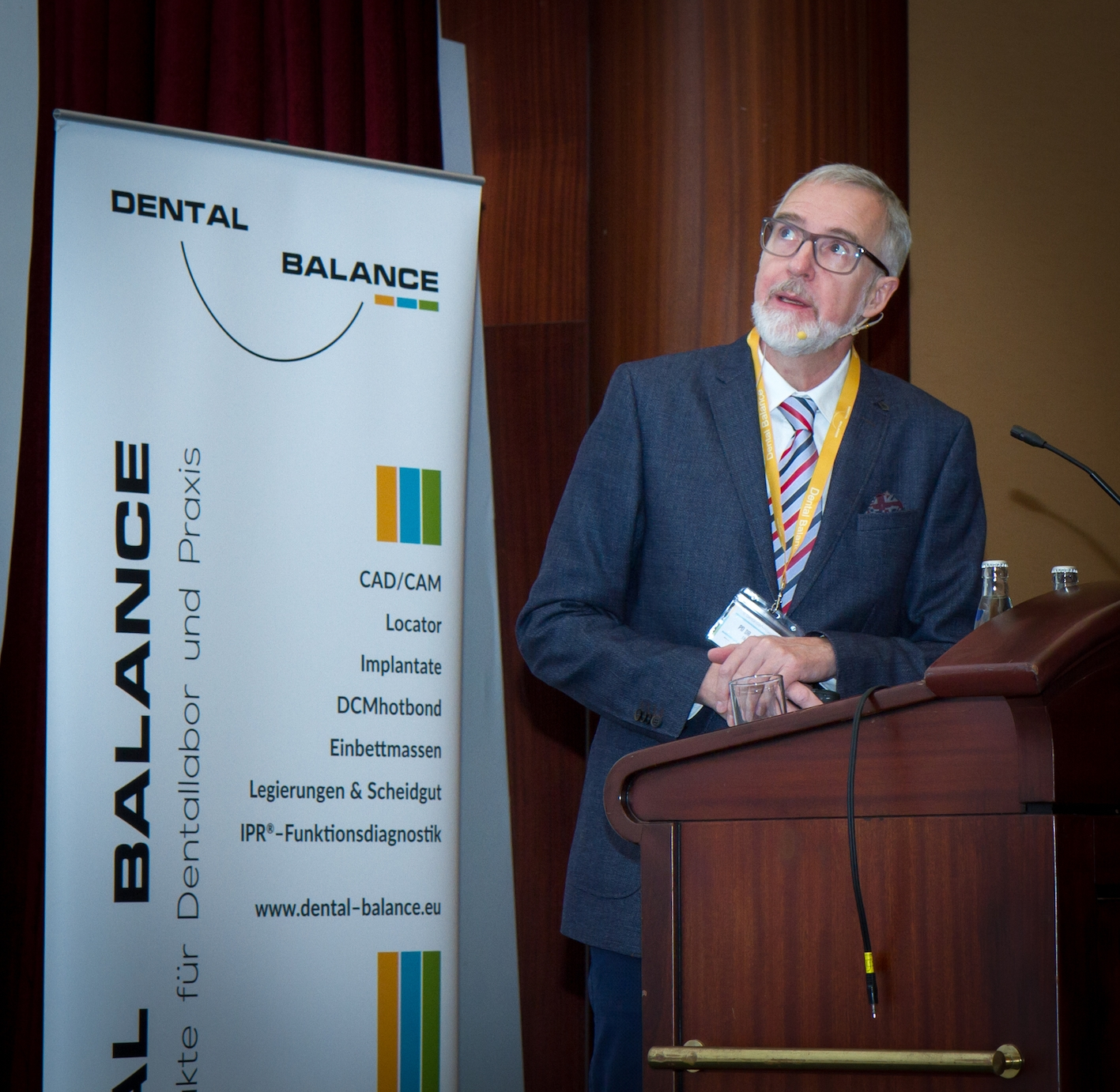Dr. Frank Strietzel sprach über  Implantationen bei Patienten mit oralen Manifestationen von Allgemeinerkrankungen.