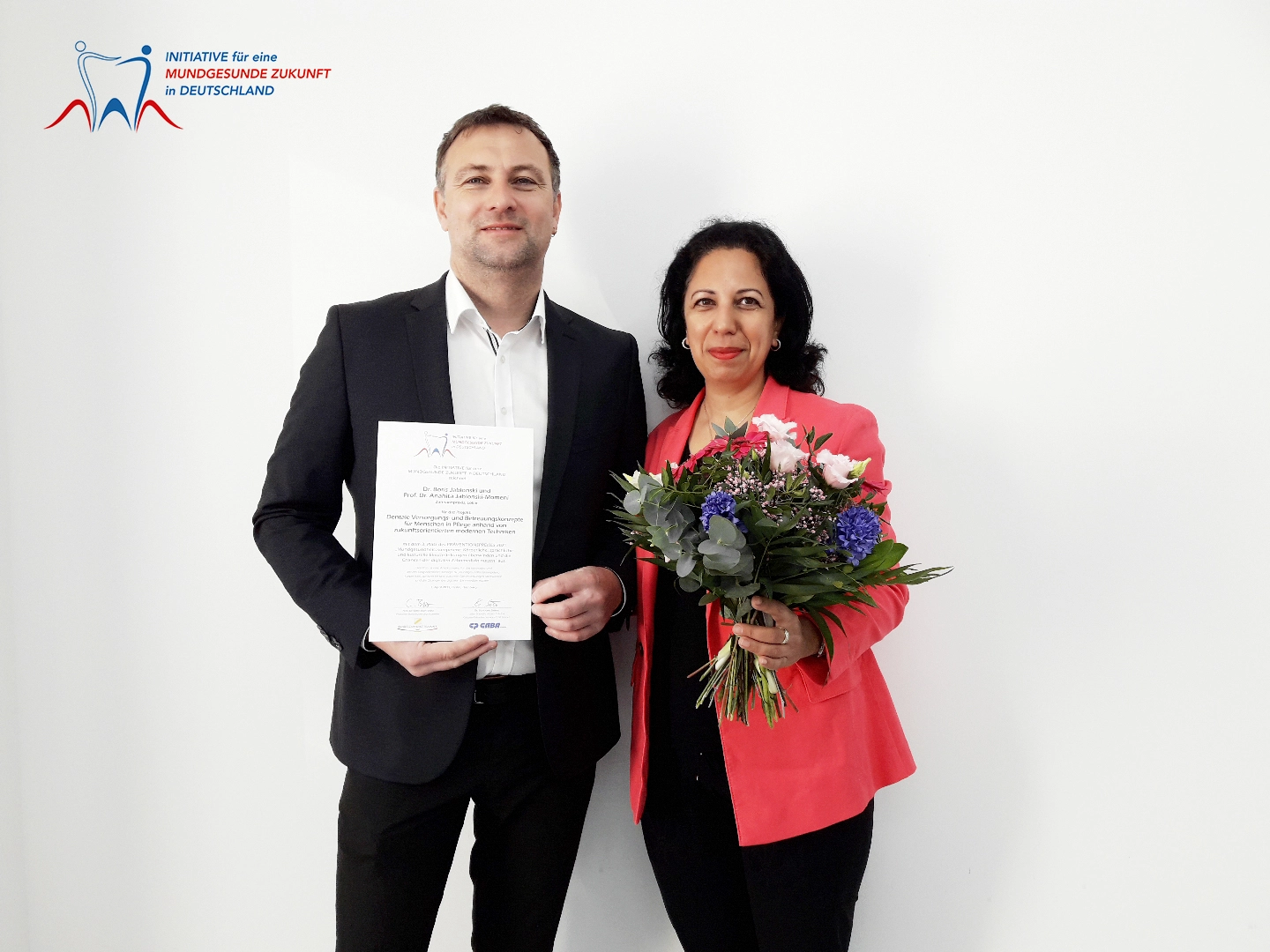 3. Preis: (v.l.n.r.) Dr. Boris Jablonski, Prof. Dr. Anahita Jablonski-Momeni, Zahnarztpraxis Dr. Jablonski, Lollar
