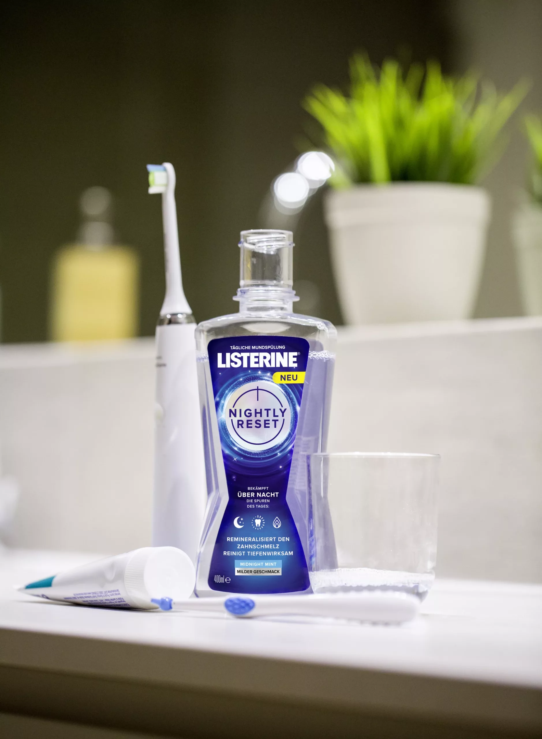 3-fach-Prophylaxe mit Listerine Nightly Reset.