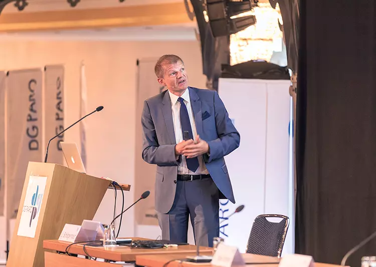 Prof. Peter Eickholz war einer der Referenten zum Symposium von CP GABA zum Thema „Leitlinien – für die Praxis relevant oder nur wissenschaftlich signifikant?“