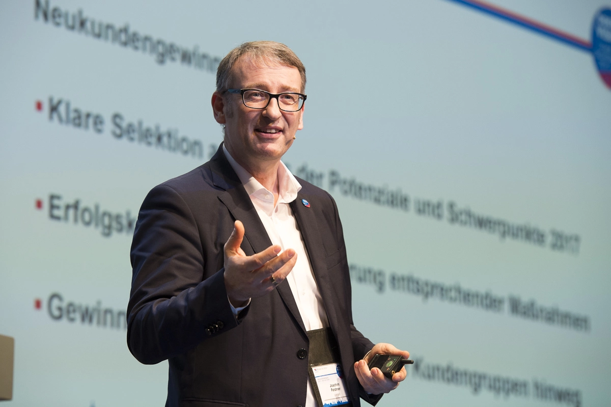 Joachim Feldmer, Vice President Marketing, stellte in seinem Vortrag einige spannende Marketingprojekte vor.