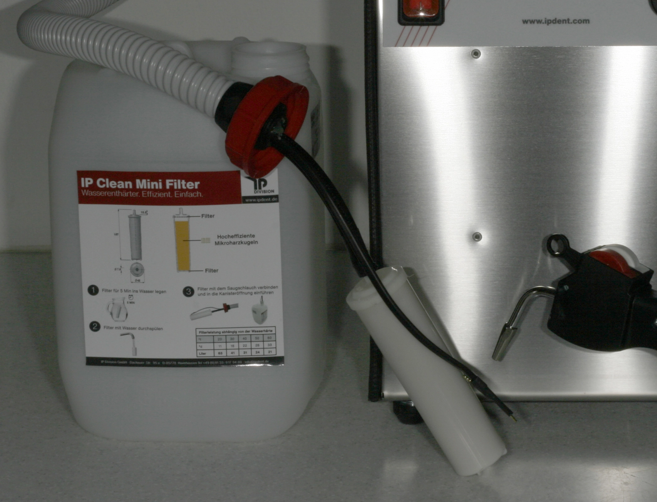 Abb. 4: Reservekanister mit Filterpatrone.