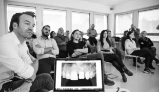 Das Labor Dental Design Schnellbecher & Roland in Klein-Winternheim bot ideale Möglichkeiten, um sowohl bei einem einleitenden Vortrag als auch bei der praktischen Demonstration das optimale Lernergebnis zu erzielen.
