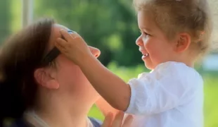 Beim Elternzeitverlangen gelten strenge Richtlinien.