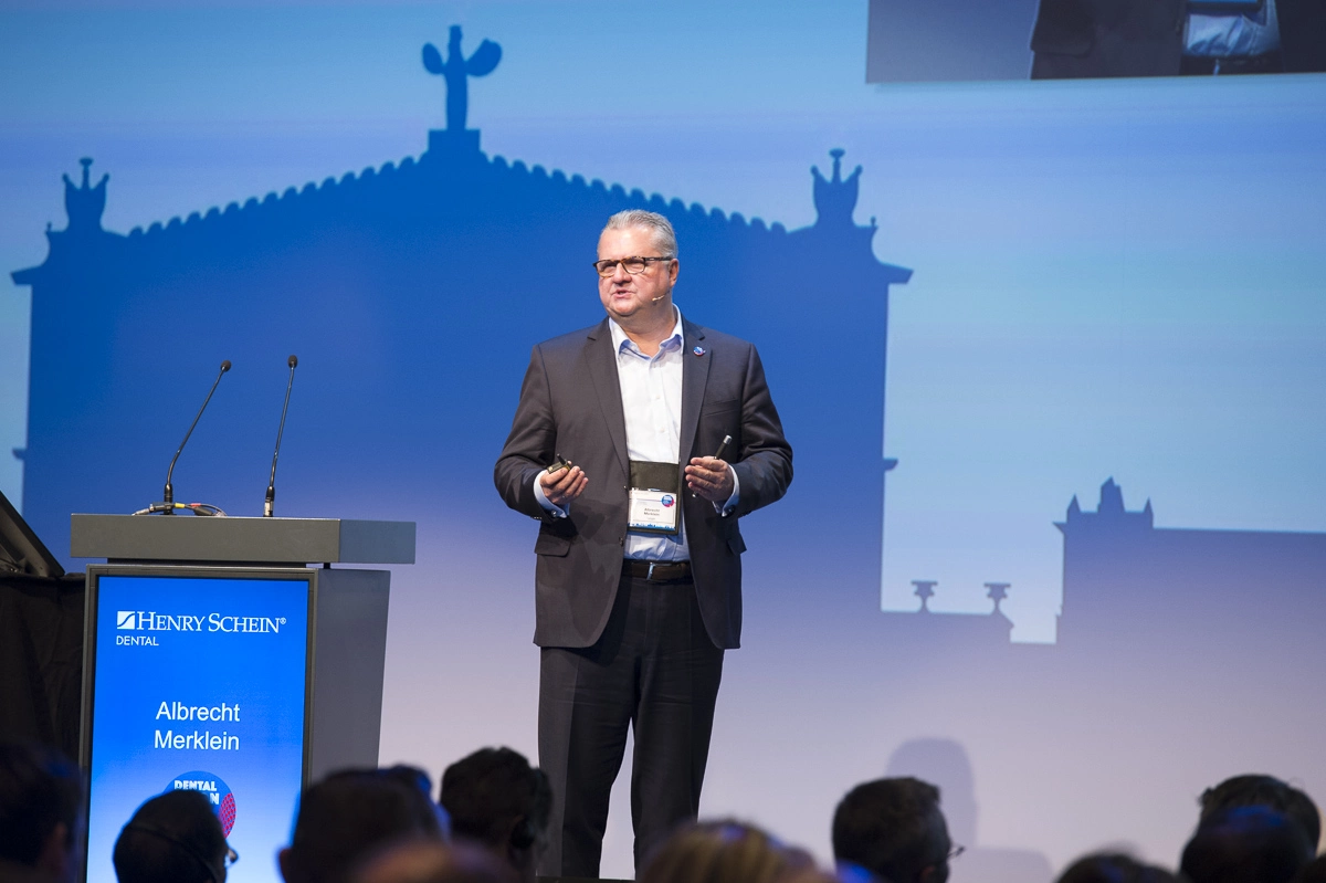 Einen Ausblick auf die Trends 2017 in den Bereichen Hygiene, CAD/CAM oder Laser gab Albrecht Merklein, Director, ConnectDental und Special Sales.