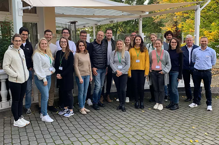 Der kollegiale Austausch mit erfahrenen Dozenten bringt alle Teilnehmenden des Curriculums Implantologie weiter. © DZOI