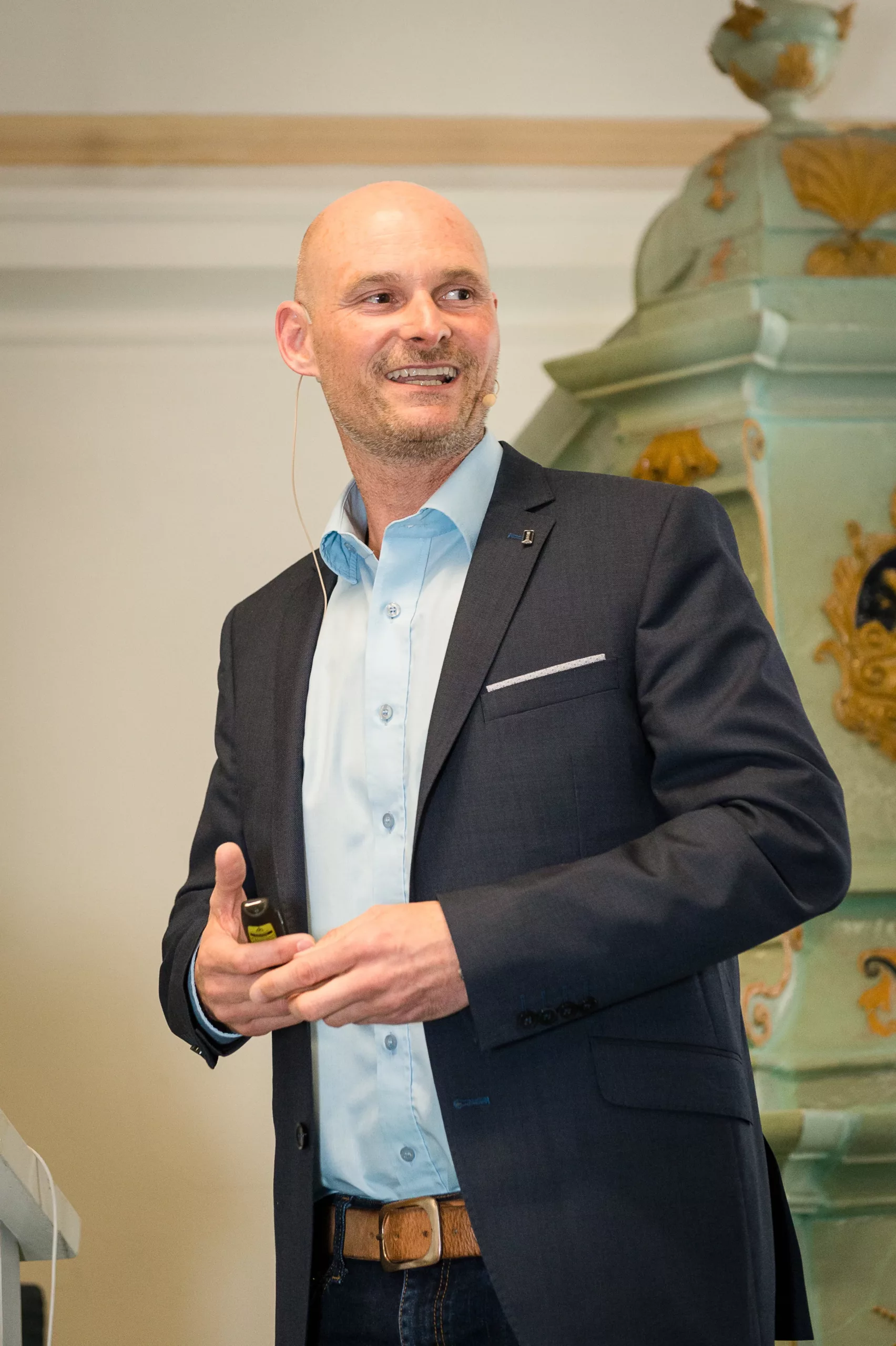 ... Prof. H. C. M. Dr. Bernd L. van der Heyd.