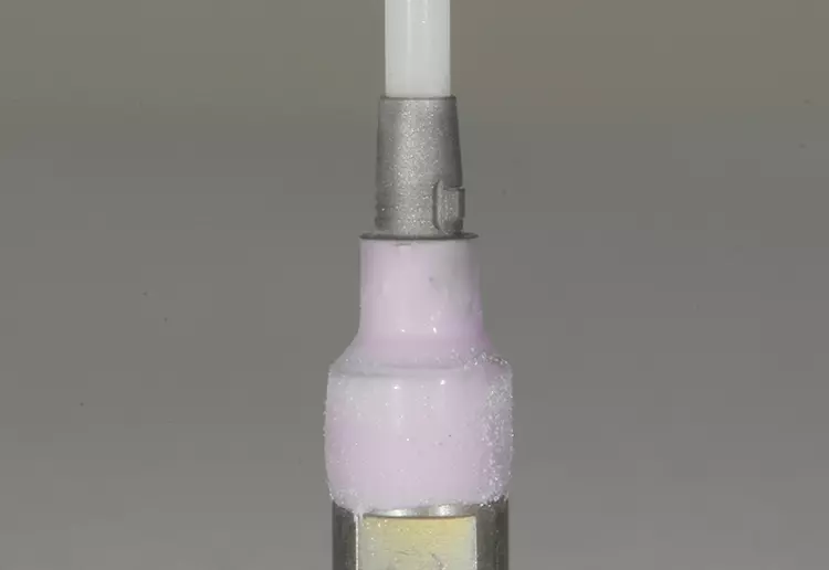 Abb. 9: Sandgestrahlt mit Aluminiumoxid 50 μm und 1,5 bar.