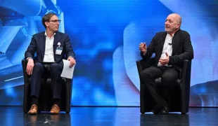 Prof. Dr. Daniel Edelhoff, wissenschaftlicher Beirat der AG Keramik, mit dem AGK Vorsitzenden Dr. Bernd Reiss auf der 49. ADT Jahrestagung 2021.