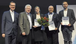 Keramik-Symposium 2019 in Hamburg: Preisträger des Forschungs- und Videopreises (v. l.) PD Dr. Sven Rinke M.Sc.,
Zahntechniker Reinhard Busch, Zahnärztin Lisa Türp, Dr. Mohamed Sad Chaar und Dr. Wojtek Libecki.