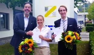 Dr. Christian Scheifele von der Arbeitsgemeinschaft für Röntgenologie (ARö) in der DGZMK gratulierte den beiden Gewinnern Lilian Leenen und Ulrich Deisenhofer.