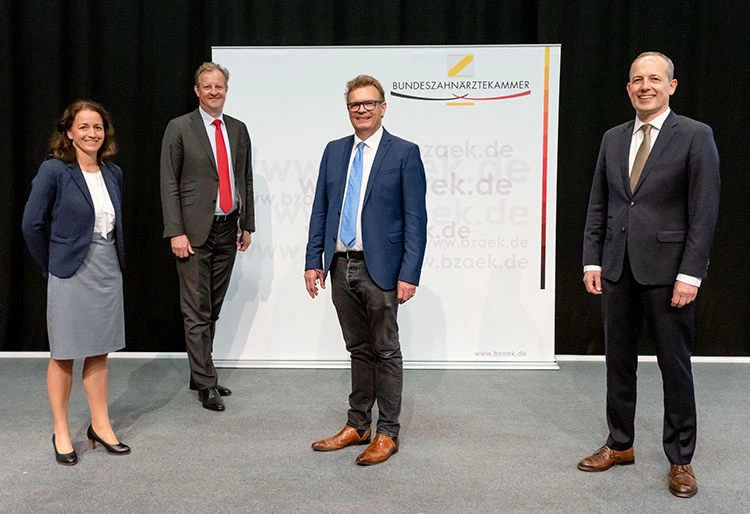Vizepräsidentin Dr. Romy Ermler, Hauptgeschäftsführer Florian Lemor, Präsident Prof. Dr. Christoph Benz und Vizepräsident Konstantin von Laffert (v.l.n.r.).