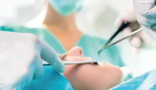 Vom Basiskurs für Studenten und die jüngeren Implantologen bis zum Hands-On Training mit Spezialisten.