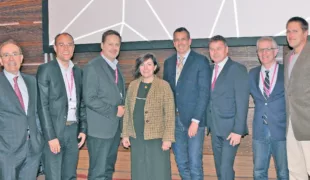„Innovationen für Sie – Lösungen für Ihre Patienten“ – die Referenten des 4. BTI Day diskutierten unter diesem Motto richtungsweisende Therapiekonzepte: Dr. Eduardo Anitua, Inhaber von BTI, Dr. Jörg Brachwitz, Moderator, Dr. Dirk Duddeck, Aint