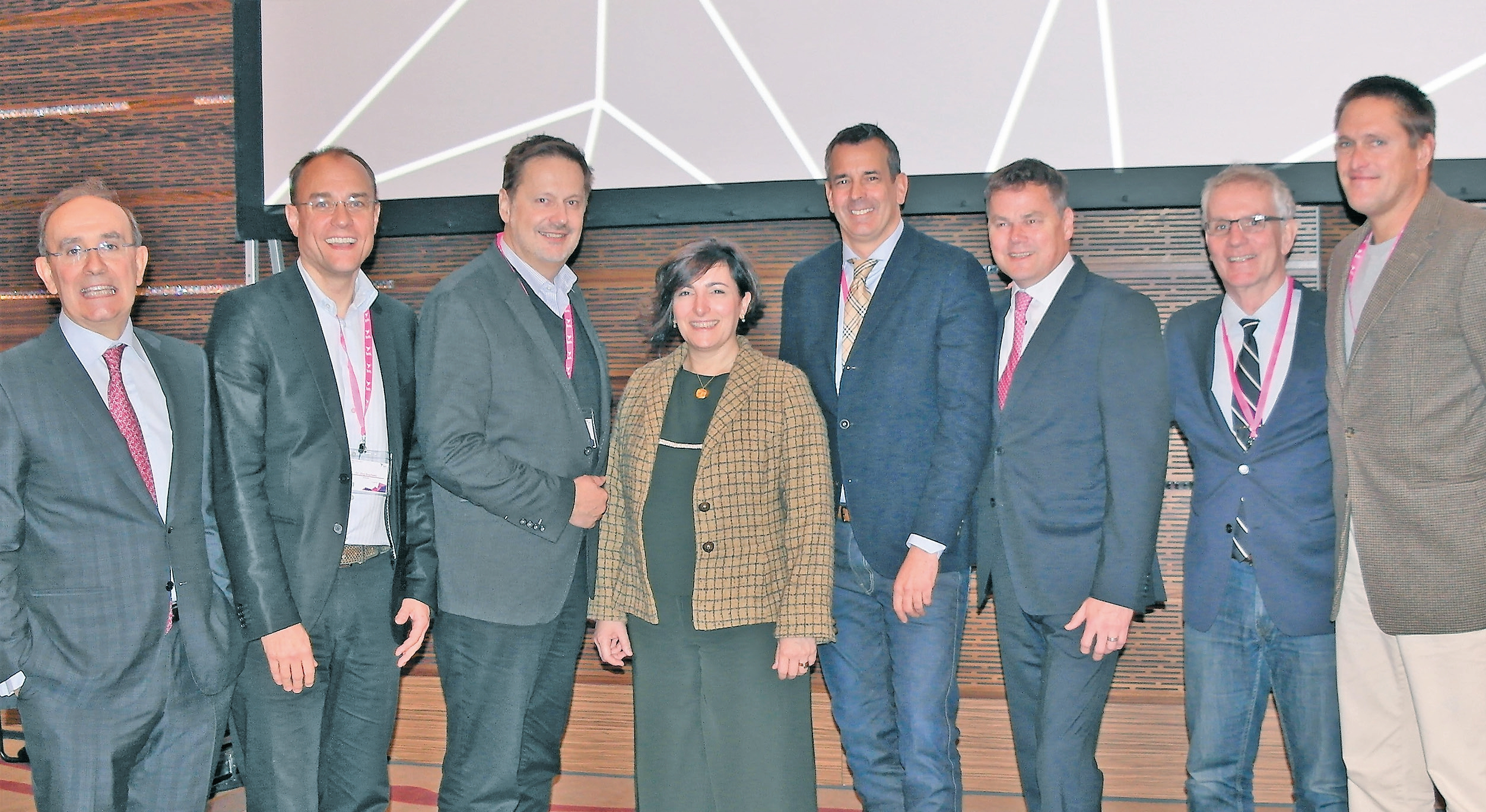 „Innovationen für Sie – Lösungen für Ihre Patienten“ – die Referenten des 4. BTI Day diskutierten unter diesem Motto richtungsweisende Therapiekonzepte: Dr. Eduardo Anitua, Inhaber von BTI, Dr. Jörg Brachwitz, Moderator, Dr. Dirk Duddeck, Aint