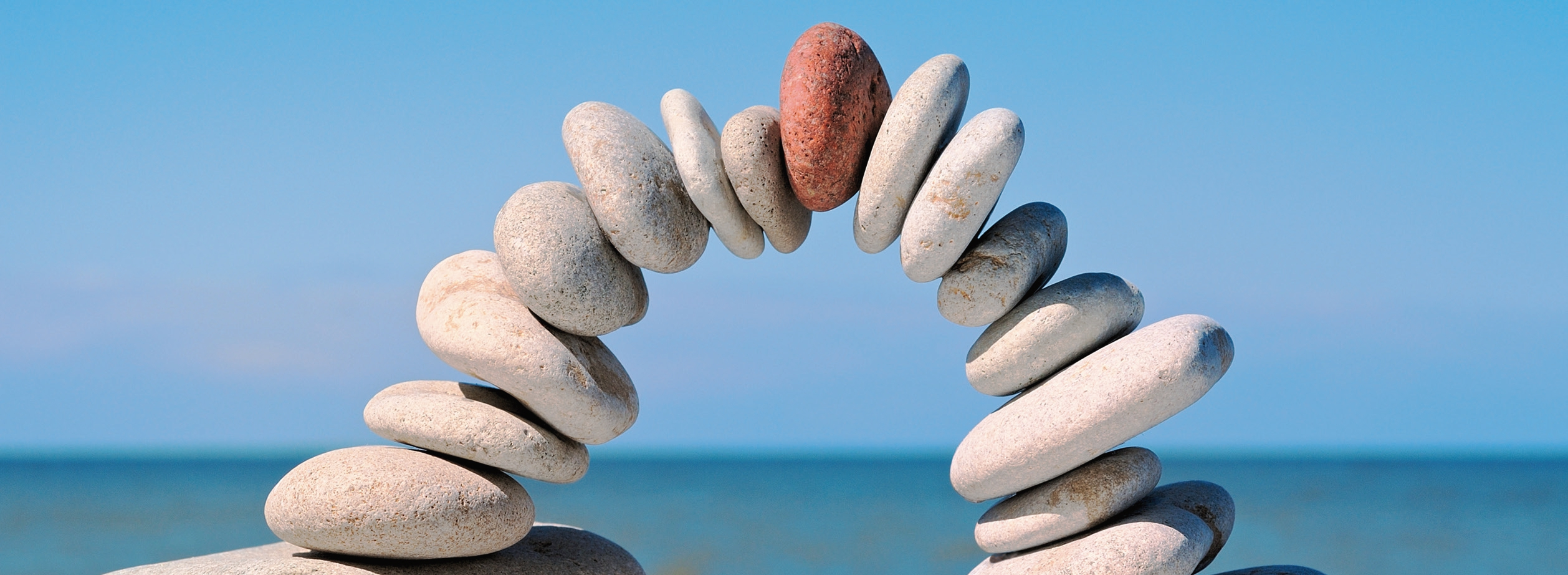 Die Parallele liegt auf der Hand: Wer ein Labor leitet, baut aus den Bestandteilen ein stimmiges Ganzes, das zum Erfolg führt. Ein beachtenswerter Baustein dazu: einer Qualitätsnorm folgen.