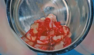 Gemisch aus einem xenogenen Knochenersatzmaterial in Kombination mit PRF (Sticky-Bone).