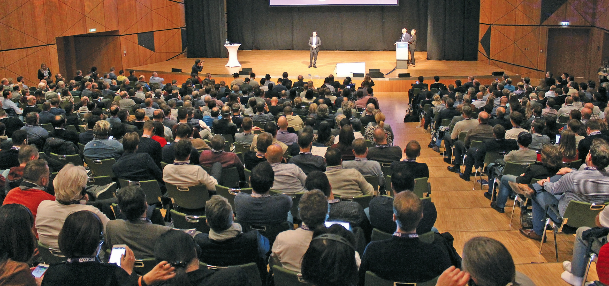Das Auditorium im Wissenschafts- und Kongresszentrum Darmstadtium. Die Kongresssprache war Englisch mit Simultanübersetzungen in Deutsch, Italienisch, Spanisch, Russisch und Chinesisch.