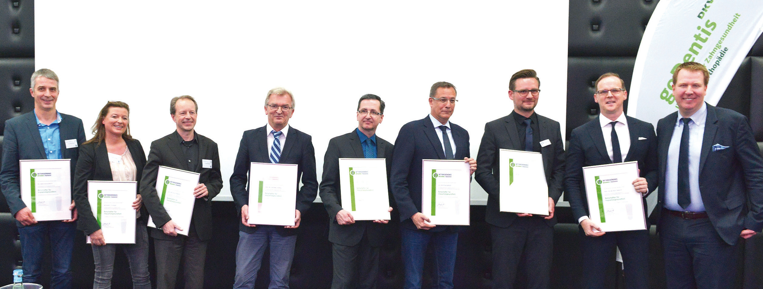 V.l.n.r.: Dr. Christian Scheytt (Ulm), Drs. Heike & Torsten Strenger (Dortmund), Prof. Dr. Johannes Einwag (ZFZ, Stuttgart), Dr. Oliver Müller (Tuttlingen), ZA Christian Berger (BDIZ EDI, Kempten), Dr. Art Timmermeister (Bielefeld), Prof. Dr. Dr. Ralf Sm