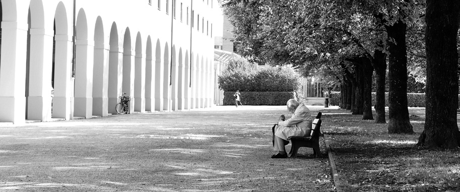 Die Alzheimer-Krankheit ist weltweit eine der häufigsten Todesursachen. Die Prävalenz steigt mit zunehmenden Alter stark an.