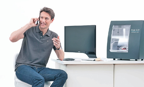 Praxen und Labore können per Telefon und Fernwartung unkomplizierte Hilfe erhalten.