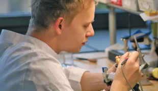 Abb. 1: Die Gysi-Wettbewerbsarbeit entsteht.