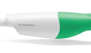 Planmeca Emerald S mit Cariosity-Spitze.