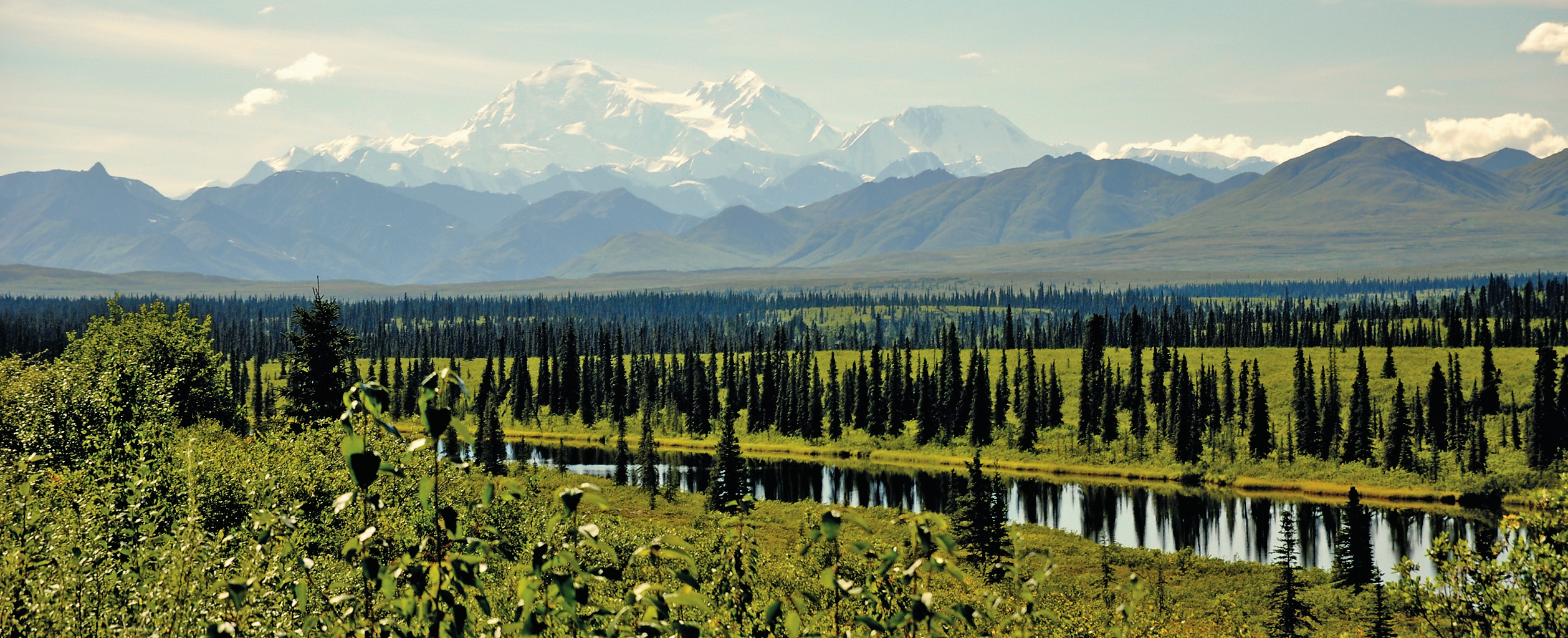 Kluane-Nationalpark im Südwesten des Yukon-Territory mit dem 5.959 Meter hohen Mount Logan im Hintergrund, dem höchsten Berg Kanadas.