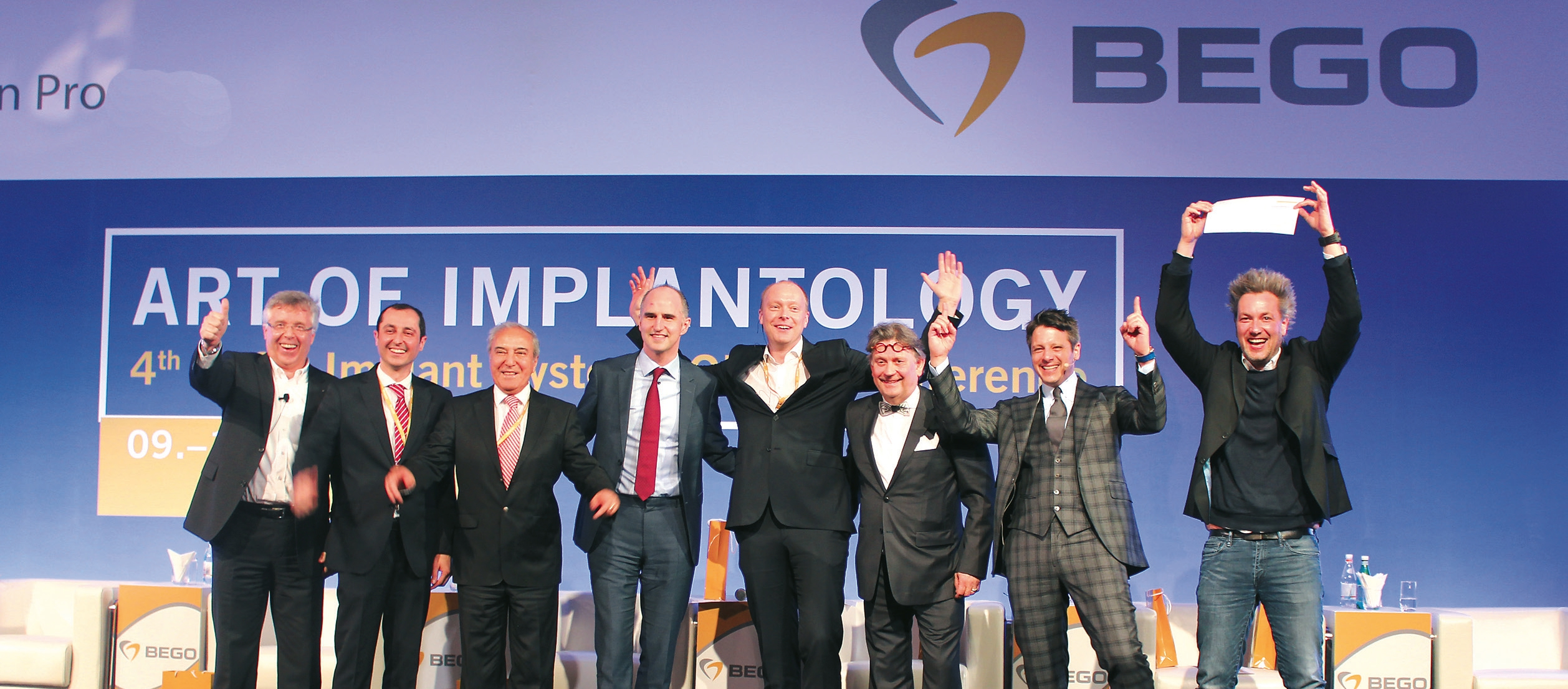Die Referenten und Moderatoren der „Art of Implantology“ (von links): Walter Esinger, Prof. Erhan Cömlekohlu, Dr. Reza Ghaznavi, Prof. Dr. Stefan Fickl, Prof. Dr. Florian Beuer, Dr. Joost Brouwers, Dr. Eduardo de la Torre und Dr. Marc Thom.