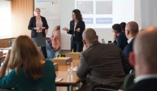 Franziska Riversa (Bildmitte), Head of Product Management Extraoral Imaging, präsentierte die neue Bildgebungssoftware Sidexis 4 V4.3.