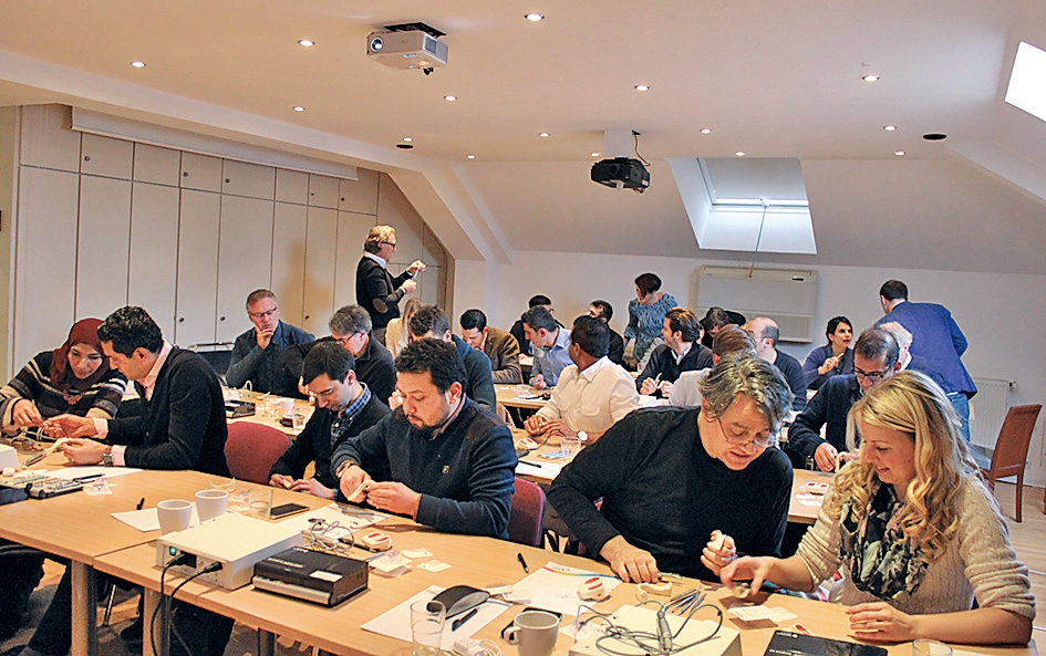 Teilnehmer des Workshop-Tages beim Hands-on.