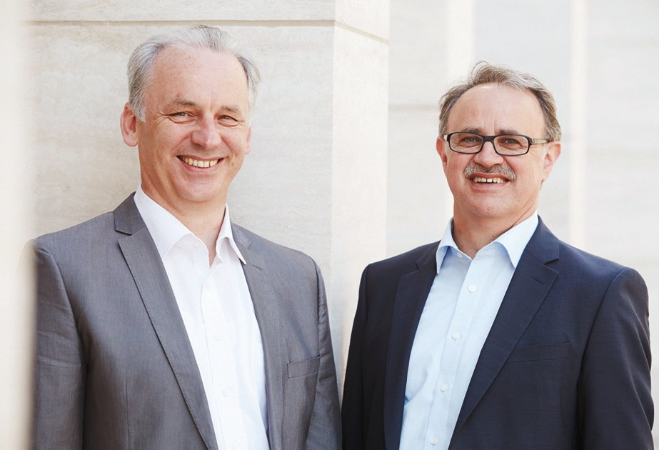 Haben die Kundenbedürfnisse stets im Blick: M+W Dental-Geschäftsführer Rainer Tönies (l.) und Reinhold Kuhn.