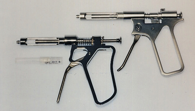 Abb. 1: Pistolenspritzen für intraligamentale Injektionen ? Stand der Technik 1985.