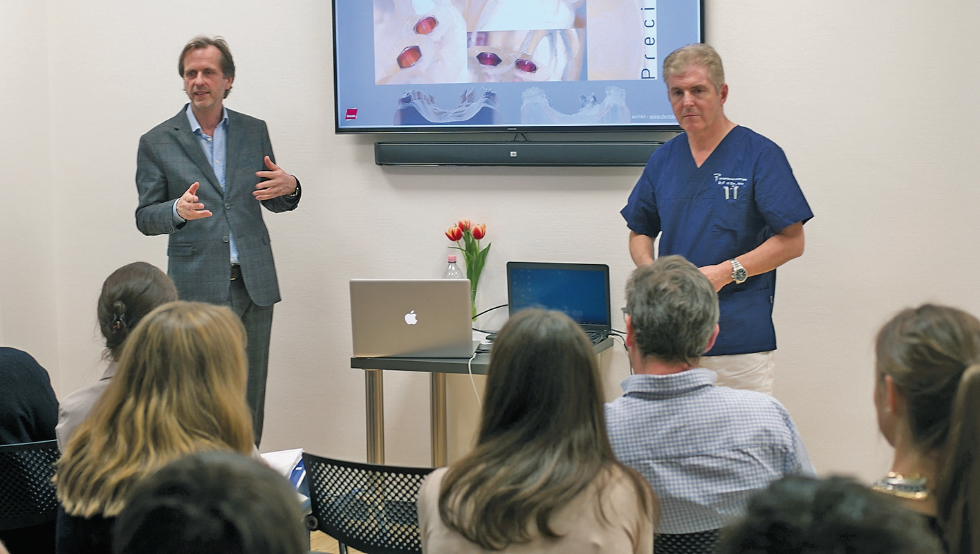 Am dritten Kurswochenende stellen ZT Uli Hauschild (links) und Dr. Fred Bergmann, Präsident der DGOI, den digitalen Workflow von der 3-D-Diagnostik bis zur Fertigung der definitiven Prothetik vor.