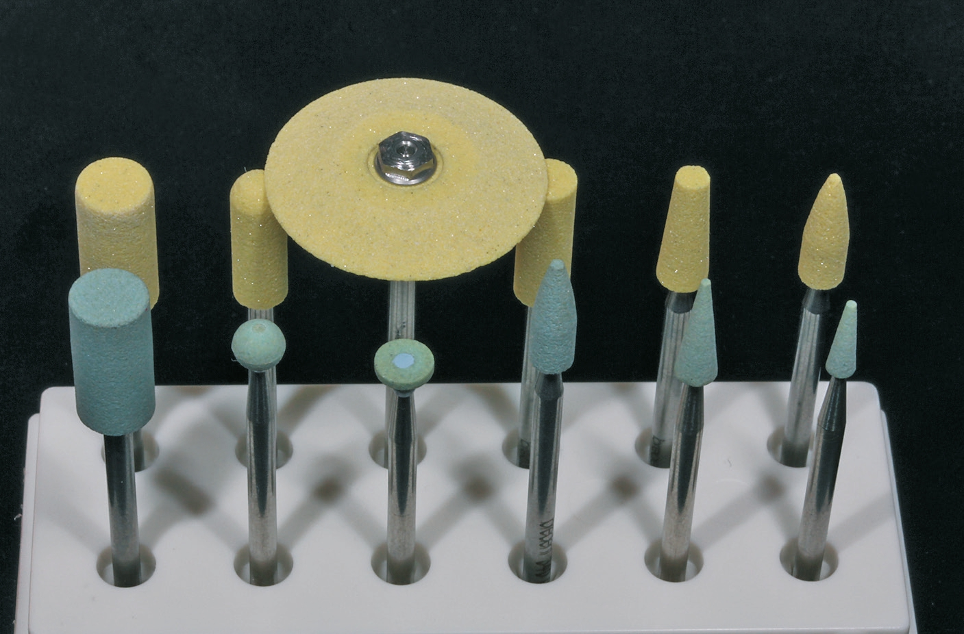 Abb. 1: Das komplette Set der bredent Diagen-Turbo-Grinder.