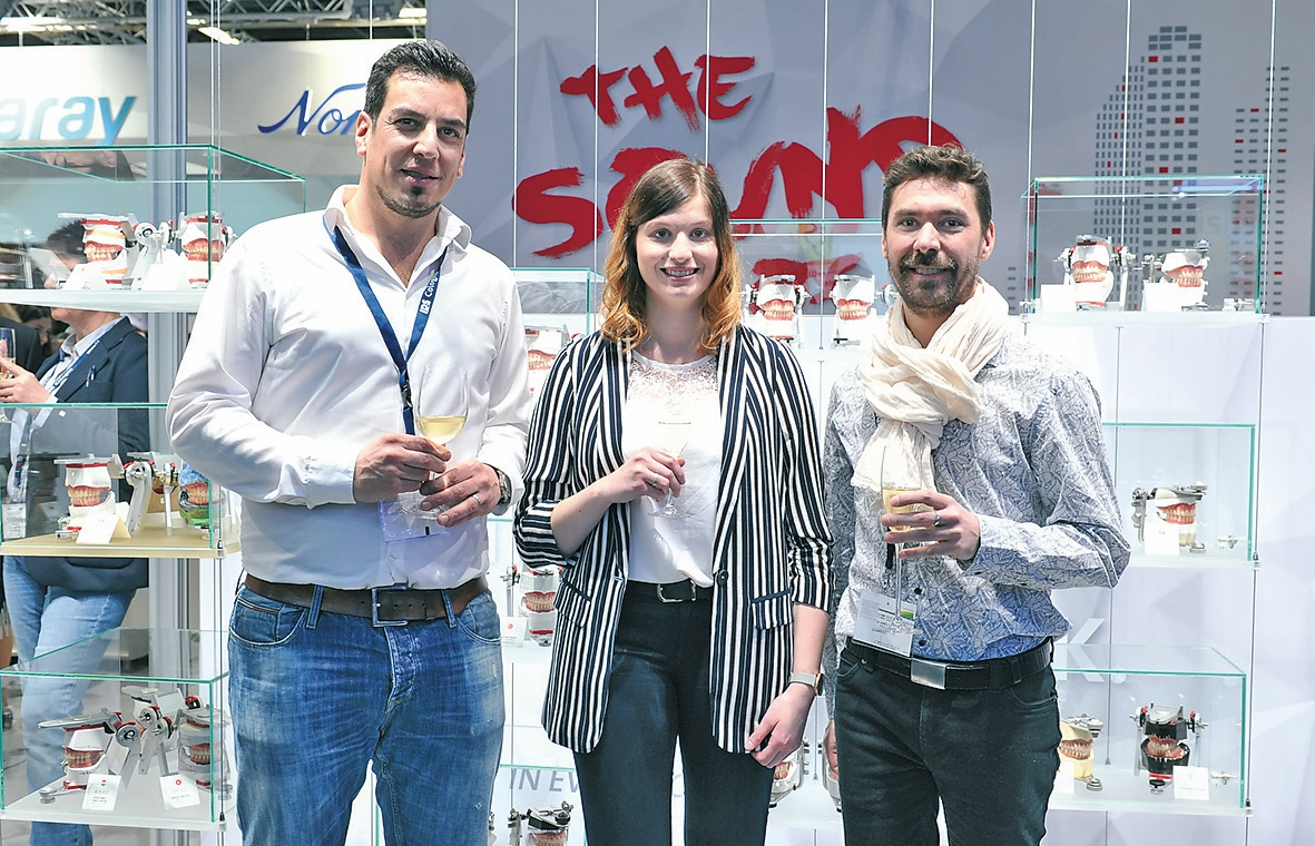 Abb. 1: Die Top 3 (v. l.): Nima Mohammadi (3. Platz), Theresa Handl (2. Platz) und Simon Janes (Platz 1).