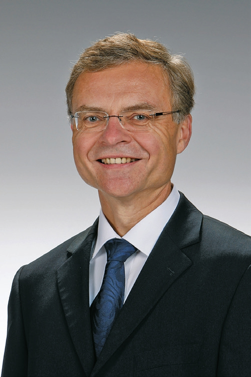 Reiner Prystawik ist Global Senior Product Manager bei Kulzer und von den Vorteilen des Dentalgipses überzeugt. Seit 33 Jahren ist er bei Kulzer tätig und verantwortet davon seit 10 Jahren den Bereich Gipse.