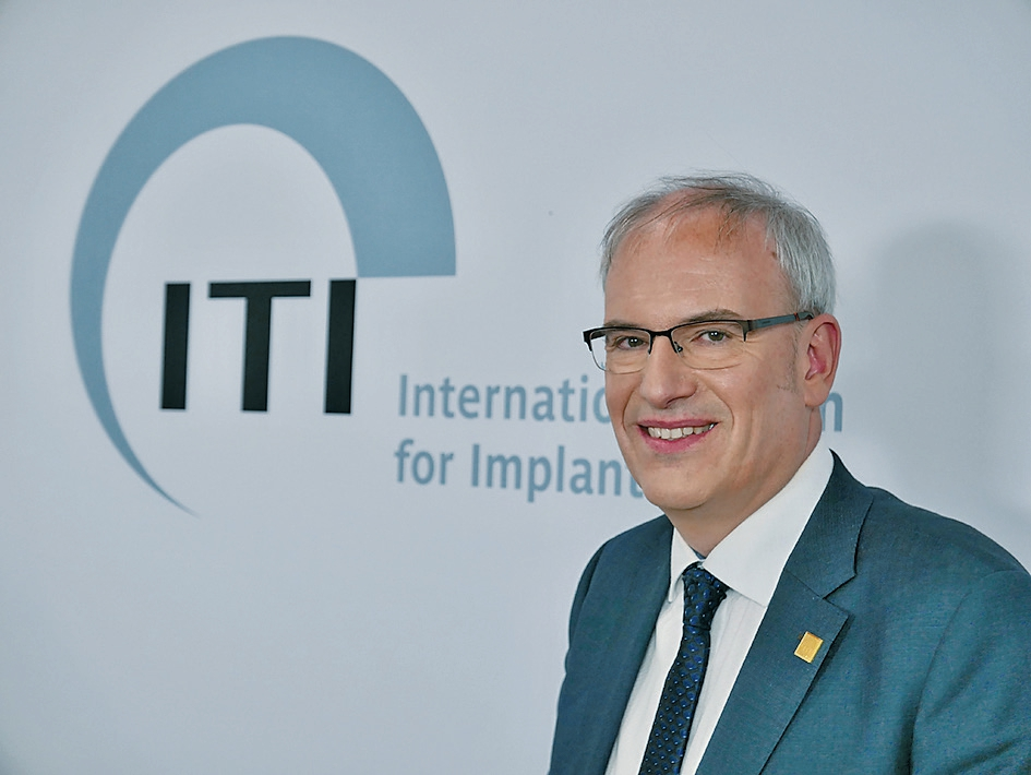 Dr. Georg Bach, der Moderator der Diskussionsrunde.