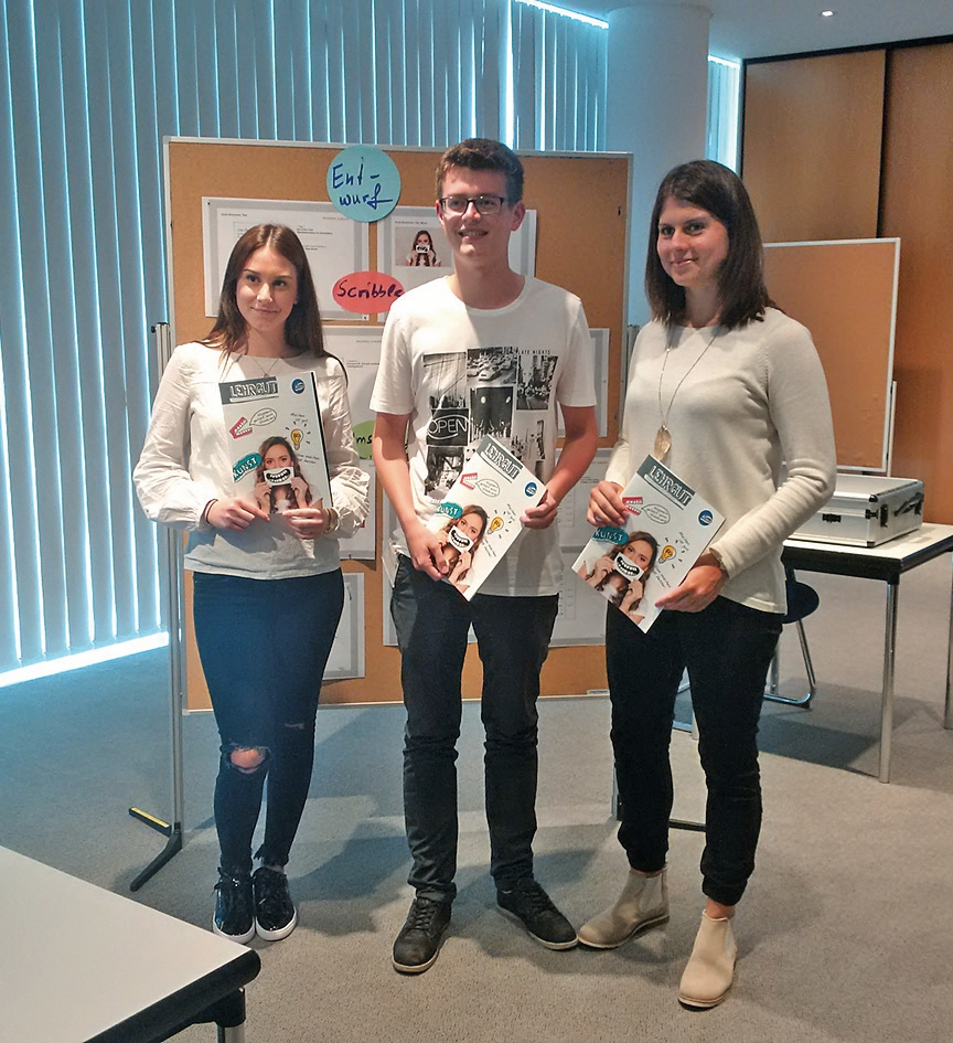 Sie waren von der Idee bis zur gedruckten Broschüre mit federführend (v. l.): Skye Thurlow, Roman Schömer und Sarah Brandt. Nicht im Bild: Christina Reil-Miralles.