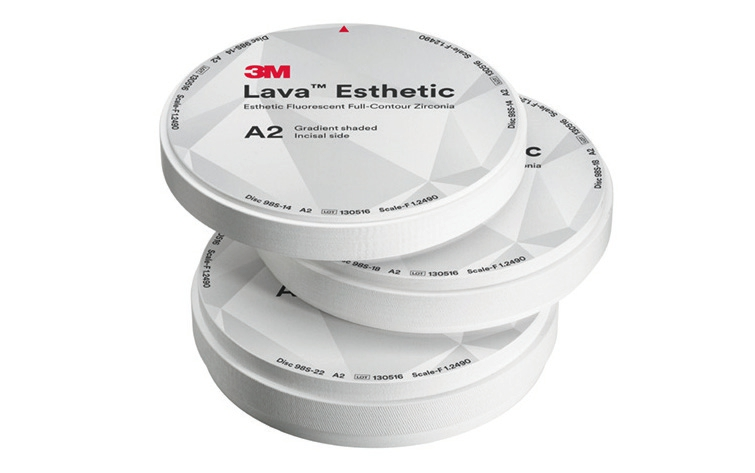 Rohlinge aus Lava Esthetic Zirkoniumoxid, erhältlich in den Höhen 14 mm, 18 mm und 22 mm.