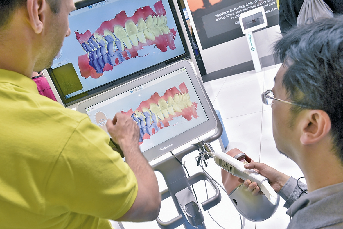 Die digitale dentalprothetische Welt bewegt sich zunehmend zwischen Intraoralscanner ...
