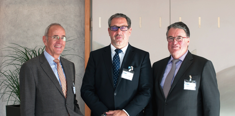 Die Moderatoren Prof. Dr. Dr. Elmar Esser, Prof. Dr. Walter Lückerath und Prof. Dr. Wolf-Dieter Grimm (von links) führten durch ein breit gefächertes wissenschaftlich orientiertes Programm rund um die Implantologie.