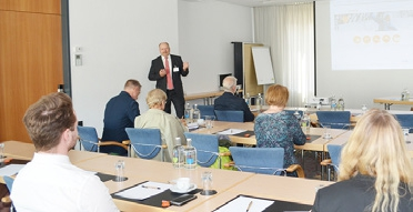 Kuratoriumsmitglied des SIZ, Dr. Hans-Dieter Höhnk, informierte über die Stiftungsaufgaben.