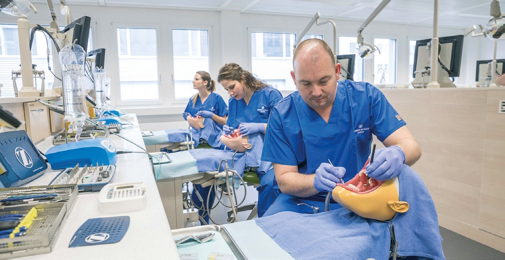 Am Zimmer Biomet Institute in Winterthur werden pro Jahr rund 40 meist internationale und mehrtägige Kurse angeboten.