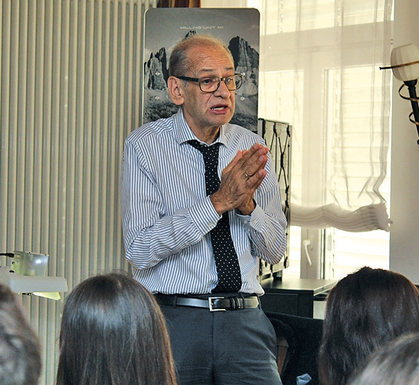 Enrico Steger in Aktion beim Tourhalt in Neu-Ulm.
