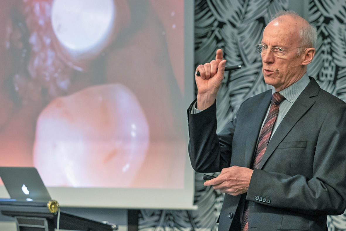 Prof. Dr. Christoph Hämmerle moderierte die erste Tageshälfte des PROSEC Symposiums und präsentierte die klinischen 5-Jahres-Daten von ceramic.implant.