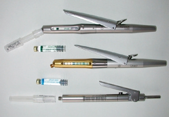 Abb. 2: Dosierhebelspritzen für intraligamentale Injektionen – Anästhetikum-Freisetzung ~0,06 ml pro Hub (Citoject, Paroject).