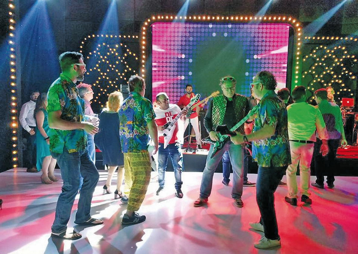 Unter dem Motto „Hollywood meets Bollywood“ feierten die Organisatoren zusammen mit Referenten und Gästen eine ausgelassene Party nach Abschluss des offiziellen Programms.