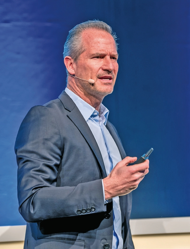 Die Straumann Group investiert auch weiterhin nicht nur in digitale Technologien: „Voraussichtlich 2019 kommt das erste vollkonische Straumann-Implantat auf den Markt. verrät Marco Gadola, CEO Straumann Group. „Wir wollen mitunter die Besten sein, wenn es um ästhetische Zahnmedizin geht.“