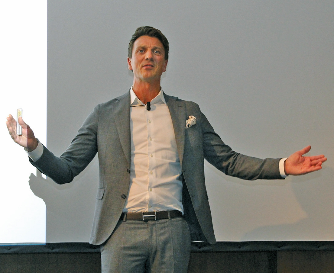 Dr. Eirik Aasland Salvesen hat viel Erfahrung mit der Sofortimplantation.